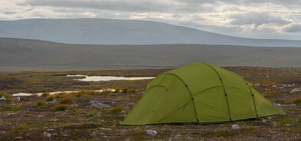 Quadratic tent pitched on a plateau